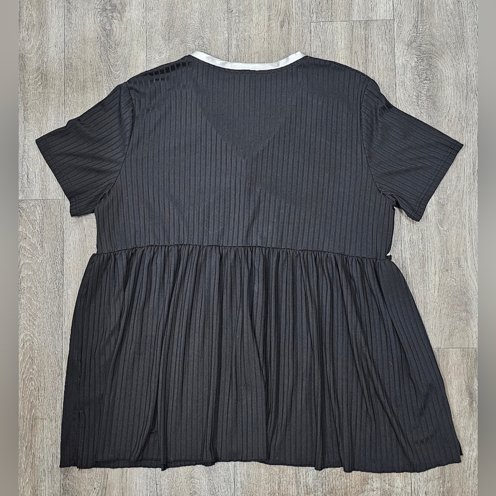 Two 2 Fly Black & Silver Top- Size XL - Picture 3 of 3